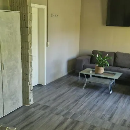 M&R Motel *