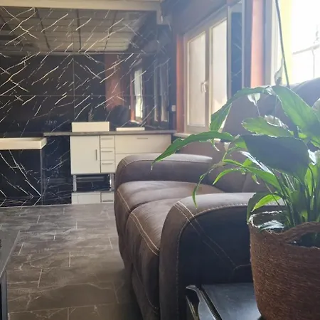 M&r Hostel